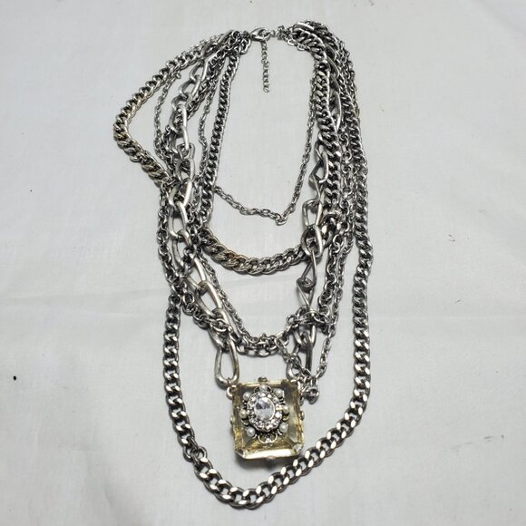 Avenue - 6 Layers of silver links with large glass stone rhinestone & pearl - Picture 5 of 7